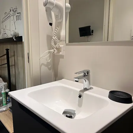 לינה וארוחת בוקר Handy ברינדיזי