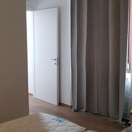 לינה וארוחת בוקר Handy